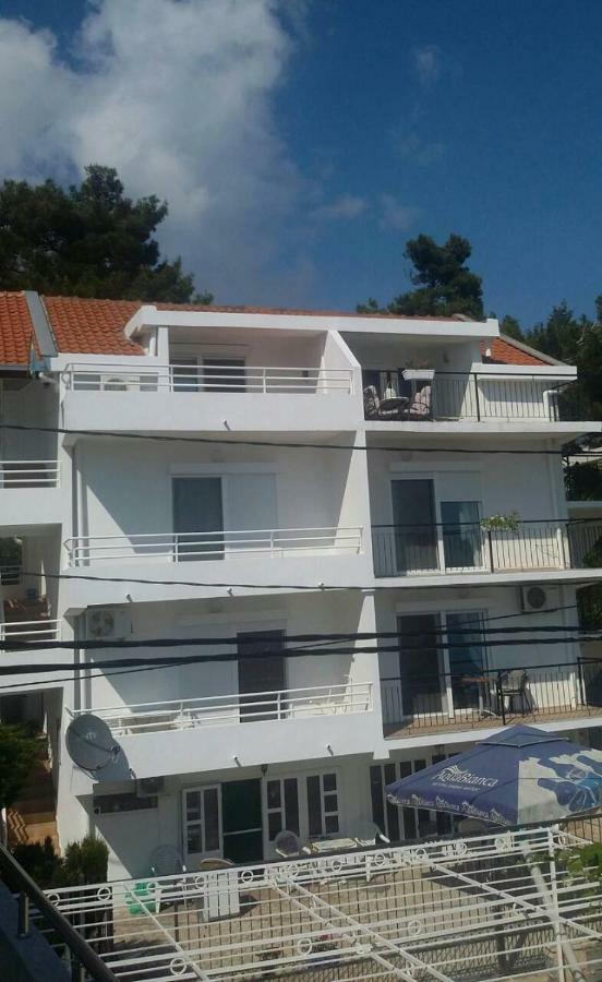 באר Brankas Apartments מראה חיצוני תמונה