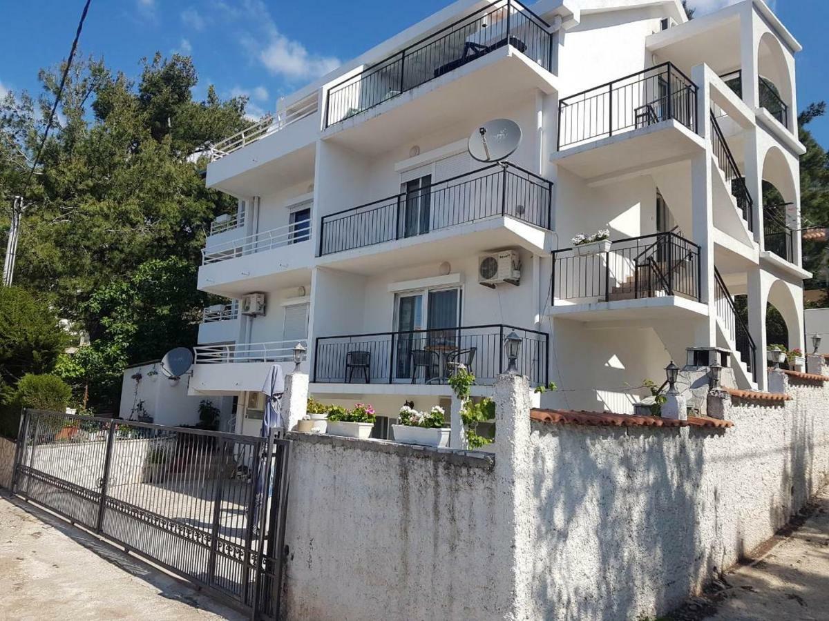 באר Brankas Apartments מראה חיצוני תמונה